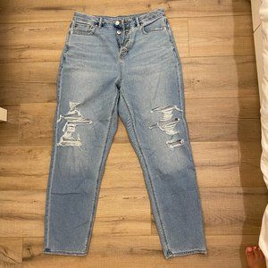 American Eagle Curvy Ripped Mom Jean 10R